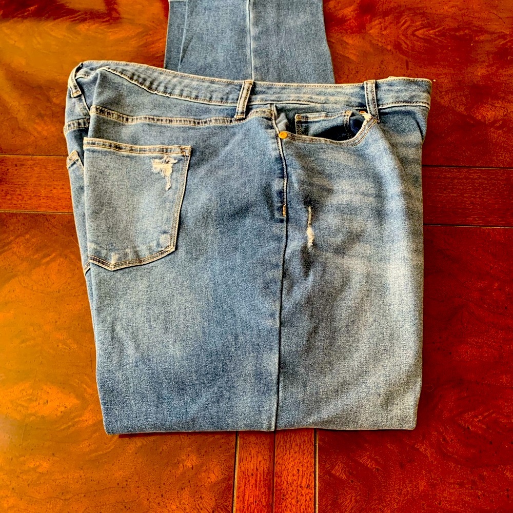 New Sonoma Ladies Jeans 16 regular straight leg.